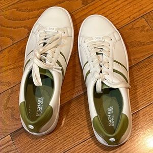 NWOT new never wore Michael Kors sneaker white with army green color
